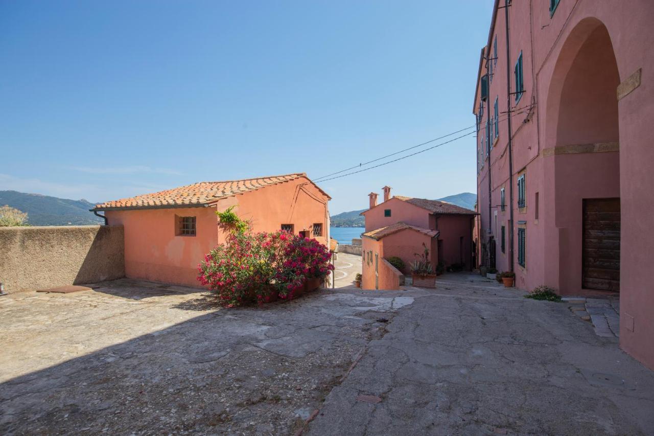Helloelba Appartamento Il Faro ポルトフェッラーイオ エクステリア 写真