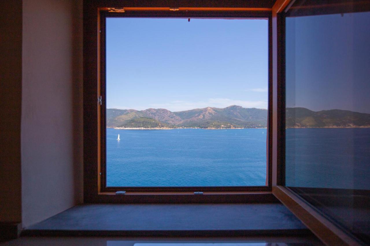 Helloelba Appartamento Il Faro ポルトフェッラーイオ エクステリア 写真